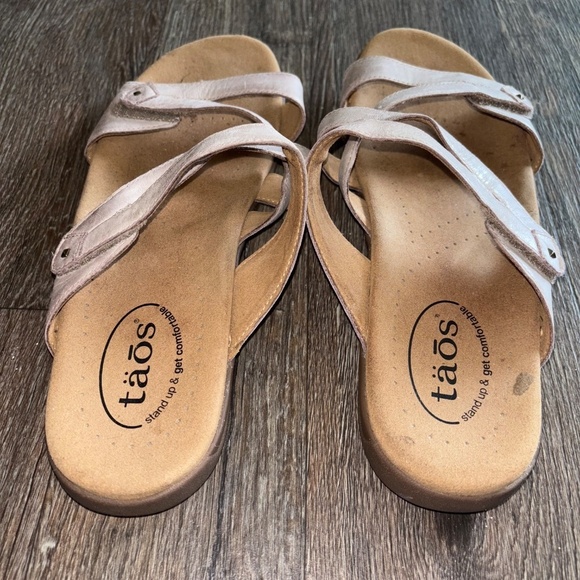 Ladies size 9 taos sandals - Picture 5 of 8